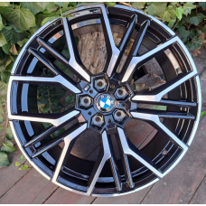 Replica BMW (B0405) 8,5x20 5x120 ET35 DIA72,6 (black machined face)