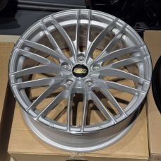 Flow Forming FF007 8x18 5x120 ET30 DIA72,6 (silver lip polished)