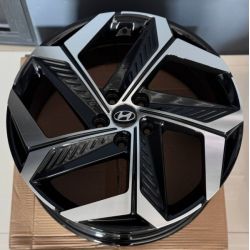 Hyundai (HND1926) gloss black machined face