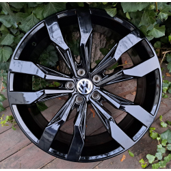 Volkswagen (VV5389) gloss black